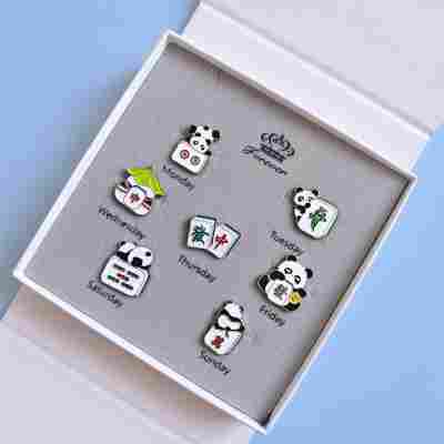 【麻将熊猫胸针7枚礼盒装】+礼品袋