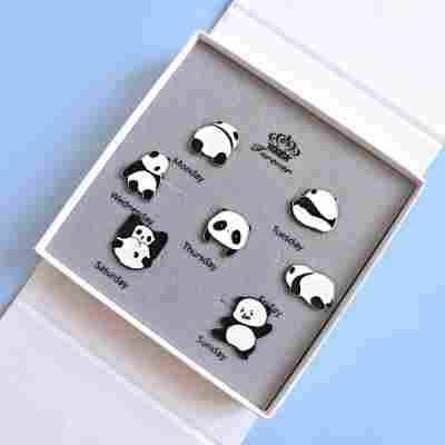 【功夫熊猫胸针7枚礼盒装】+礼品袋