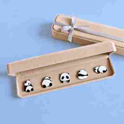 【趴趴熊猫胸针5枚礼盒装】+礼品袋